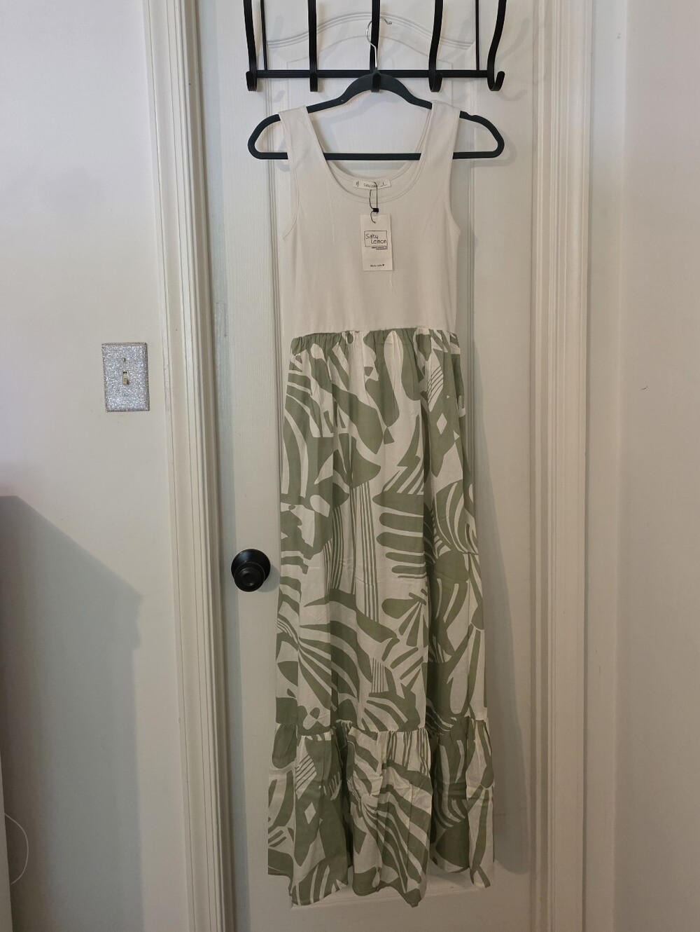NwT/Nwot Sage Green Leaf-Print Sleeveless Maxi Dress Breezy Tiered Design - Picture 6 of 7
